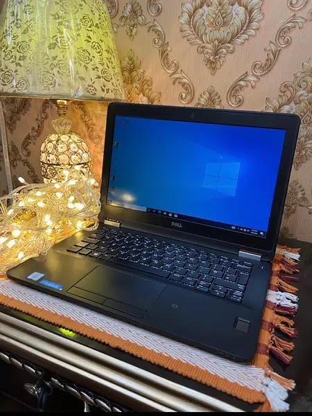 Dell 7270 core i5 6th generation laptop 4/128