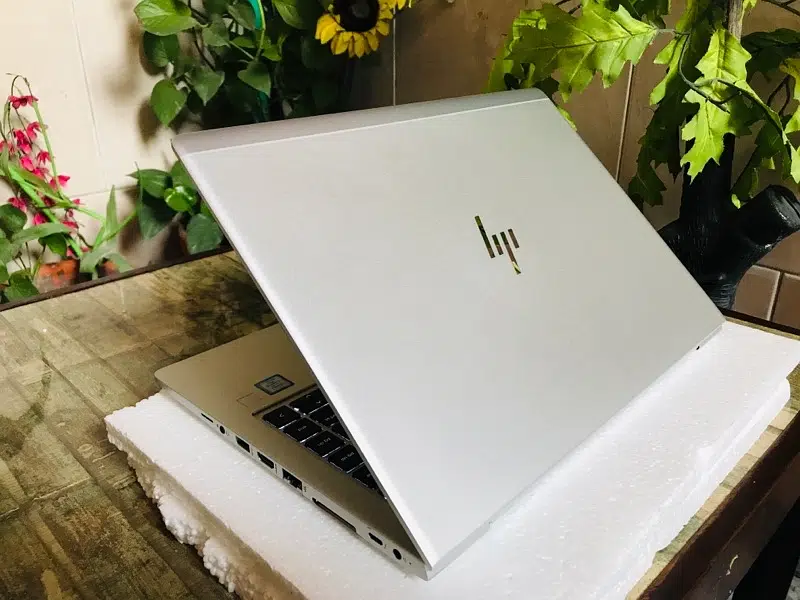 hp g5 830 core i7 8th generation, 4core processor,UHD display,facelock