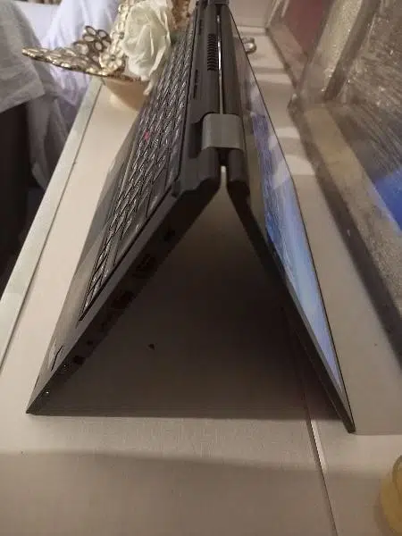 Lenovo yoga 260 core i5 6th generation laptop for sale