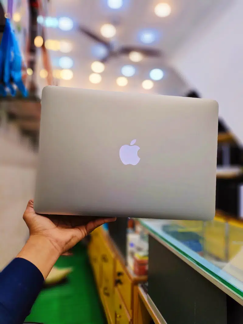 APPLE MACBOOK AIR 2015, AND DELL, HP LAPTOPS WIDE RANGE AVALIBLE