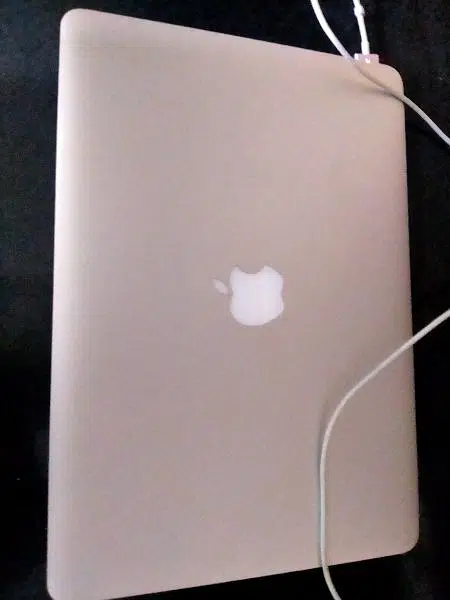 Apple MacBook air Early 2015 8GB Ram 128GB storage