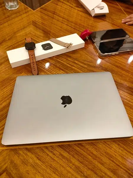Mac book pro M1 2020 1Tb hard 16 Gb ram with box