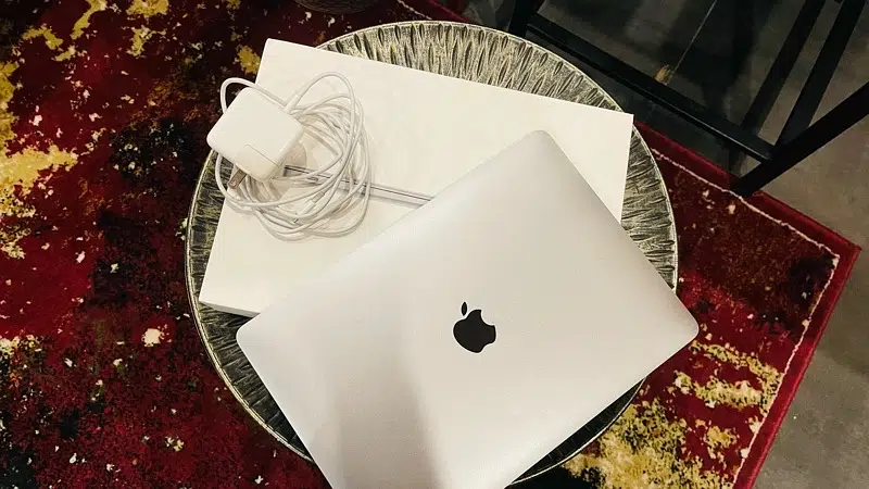 MacBook Air Excellent Condition Almost New Full Box