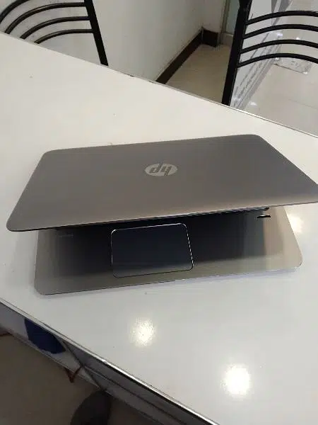 HP 1040 g3