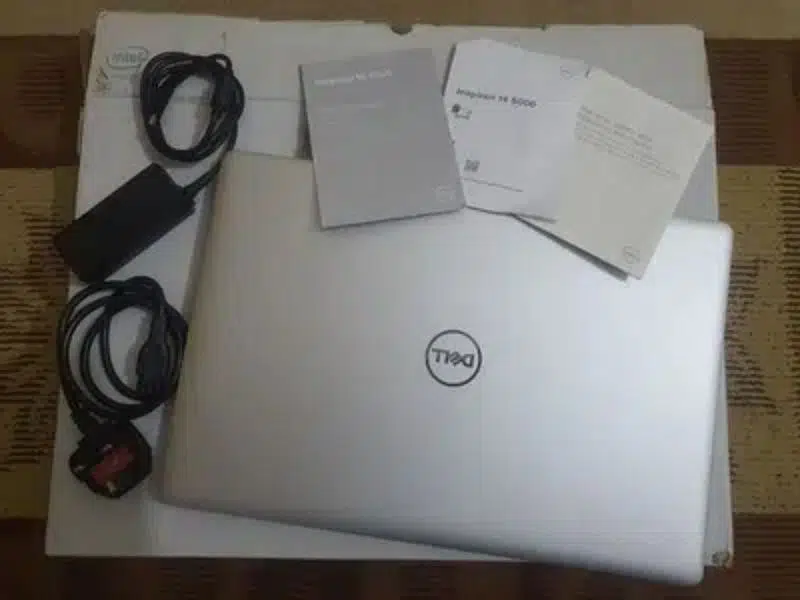 Dell laptops core i7 disk 10/10 condition ( hp core i5 apple )