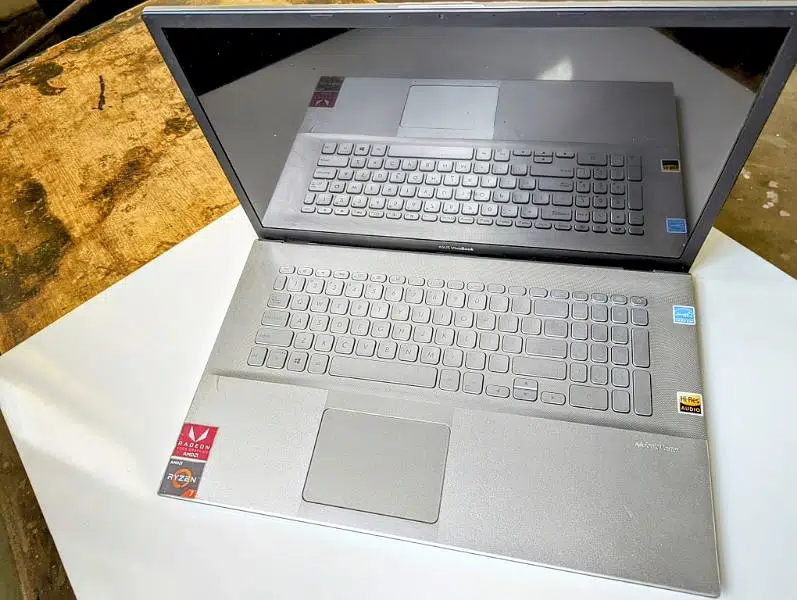Laptop ASUS Vivobook 17 Ryzen 7 3700u