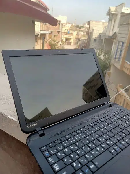 Intel 4th Generation 2.16ghz 5hr battery 4gb ram 15.6 crystal led