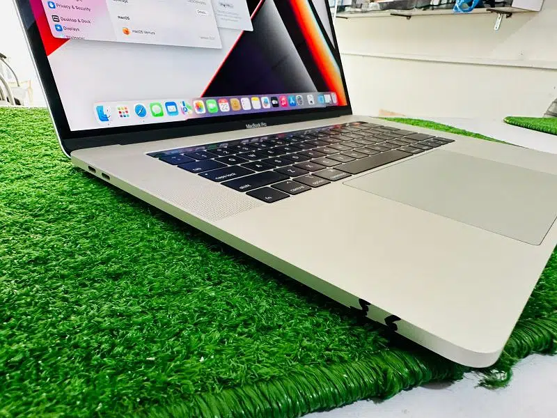 MacBook pro Core i7 model 2017 For Sale