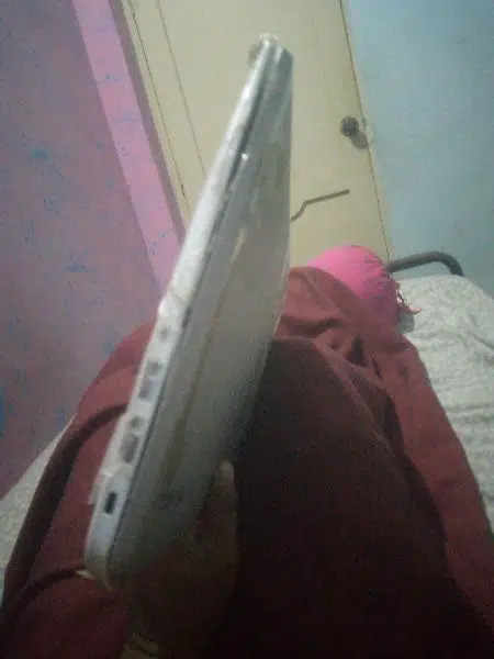 Toshiba chrome book off he pta nhi Kya msla h