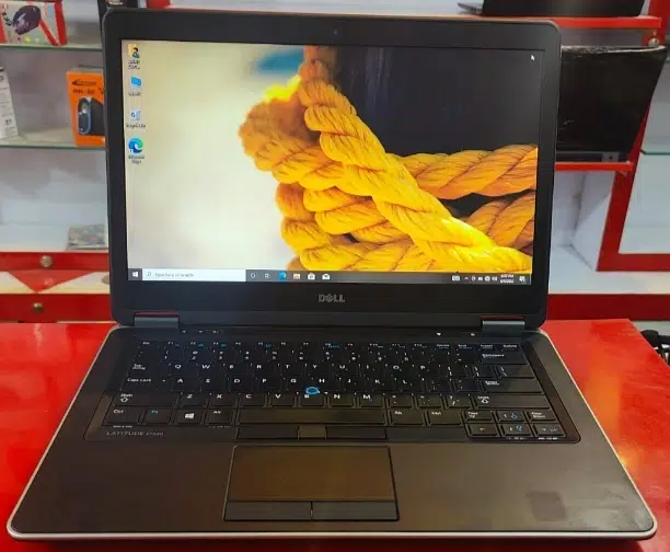 DELL LATITUDE E7440 CORE i7-2.70Ghz GEN. 4th 8GB DDR3 RAM 256GB SSD