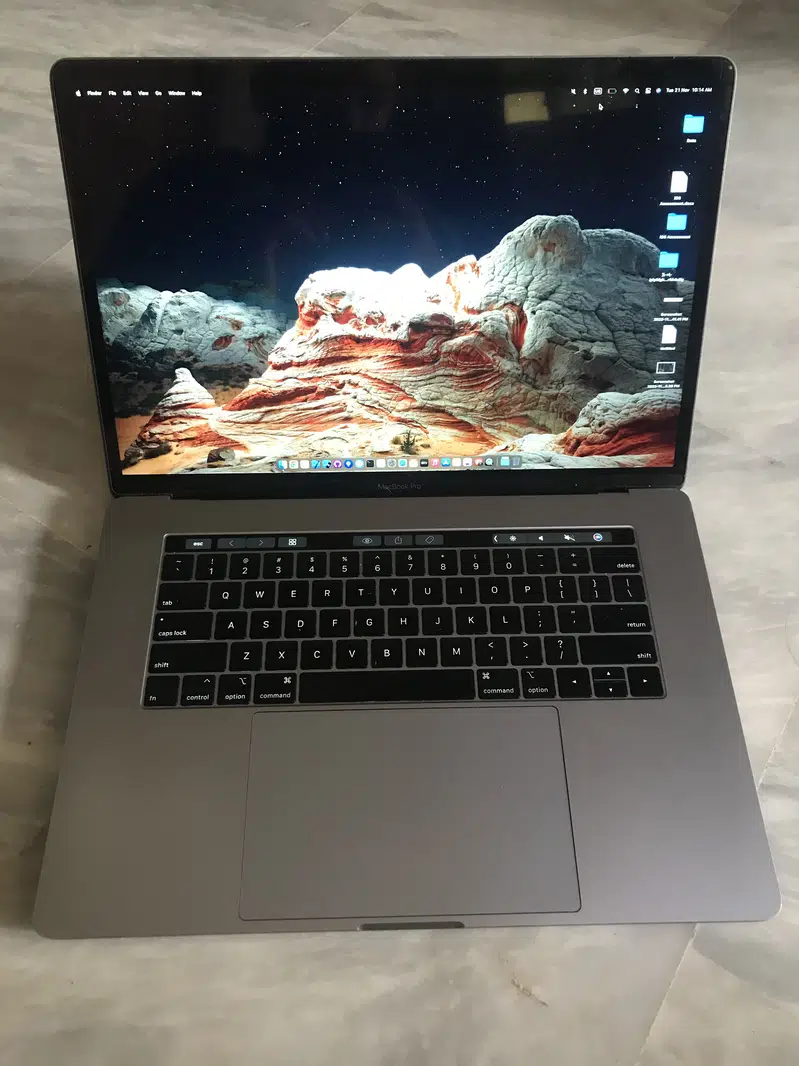 Macbook Pro 2018 / 15.4