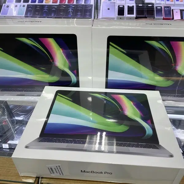 Macbook pro 13 inch Brand new 2020 M1 Chip
