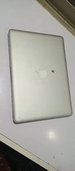 Apple MacBook