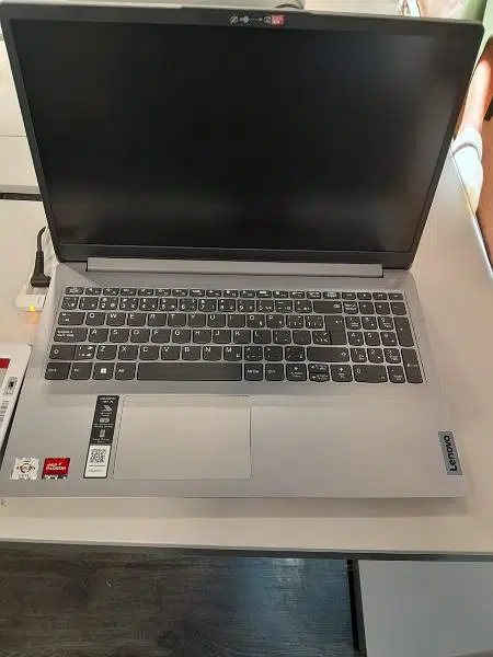 AMD Athlon Silver 7120U