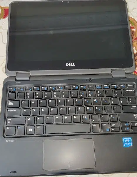 new condition foldable laptop Dell