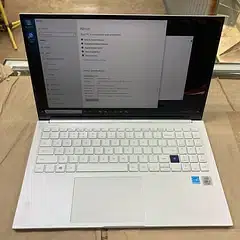 Branded apple Laptop In apple i3 new = HP & Dell core i7 also i5