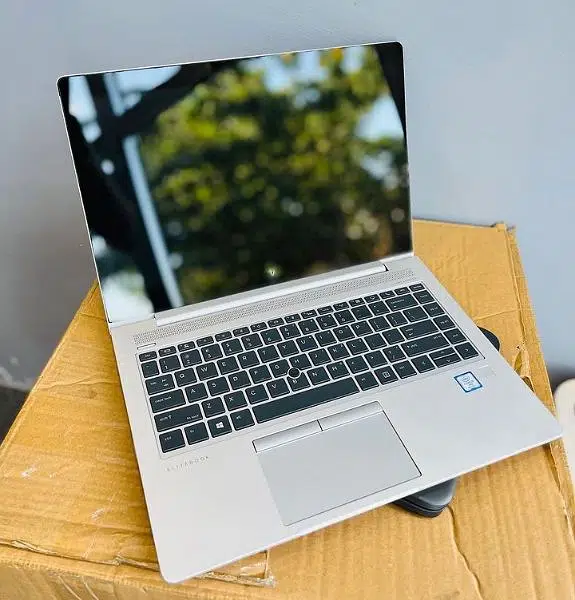 HP Elitebook G5 840 8 gb ram 256 SSD