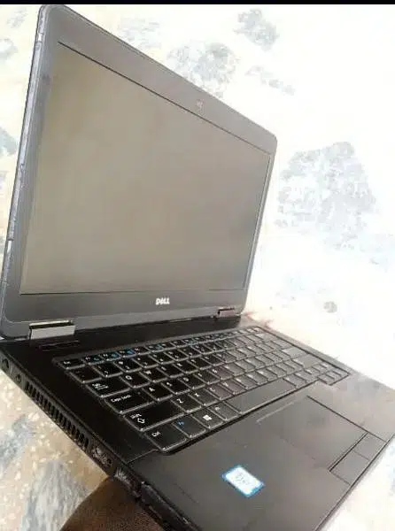 Dell i5 4 gene*tion 5 hours battery, 4GB RAM, 320GB hardisk