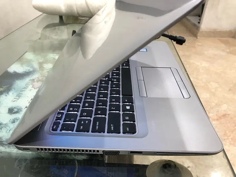 Hp 840 g3 i5 6th gen