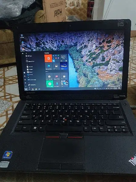 Lenovo Thinkpad edge core i3