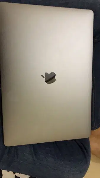 Macbook pro 2018 late 15 inch Core i9 1tb 32gb
