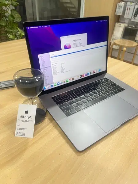 Apple MacBook Pro 2018 15 inch core i7 16gb