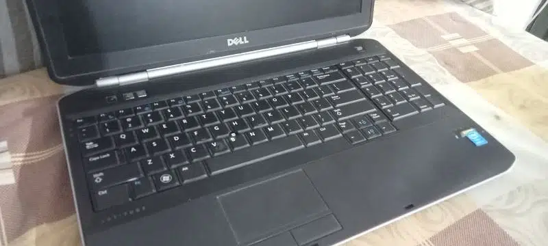 Dell latitude e5520 (i3 - 2nd Gen) 15.6