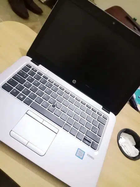 HP 820 G3