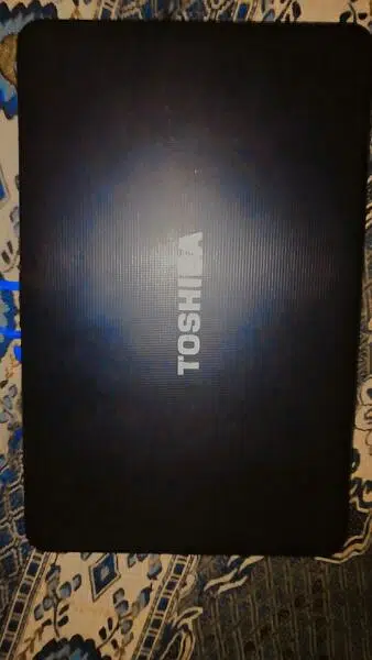 toshiba sattelite C855-D Laptop |4GB RAM 320 GB ROM|