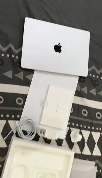 Apple Macbook Pro M2 2023