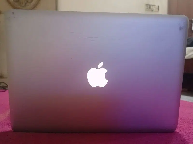 Apple MacBook Pro mid 2012 with 85W MagSafe Power Adapter