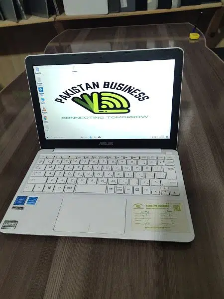 ASUS Eeebook - SLIM & LIGHT WEIGHT Laptop - White