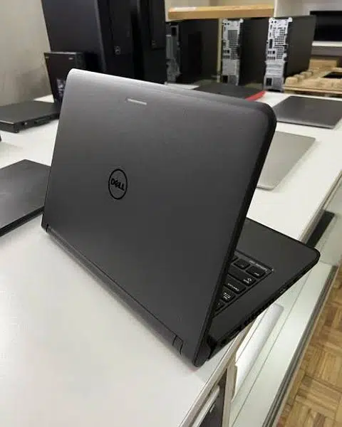 DELL core i3 5th generation 4GB 128GB ssd. 5 hr battery backup