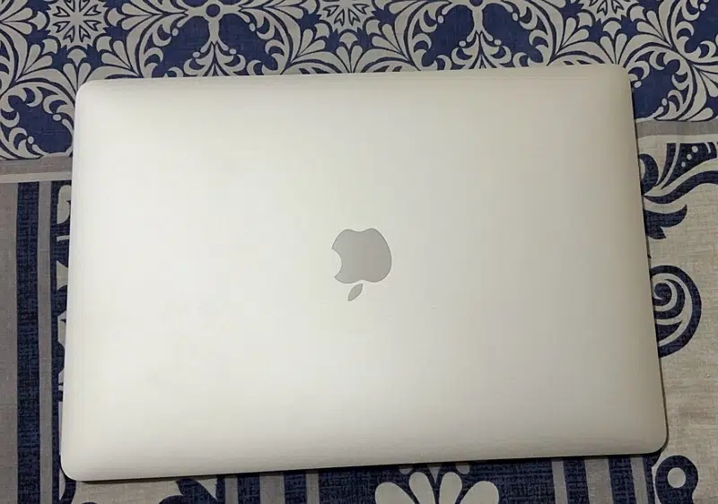 Macbook Pro 2017 i5 urgent sale 10/10