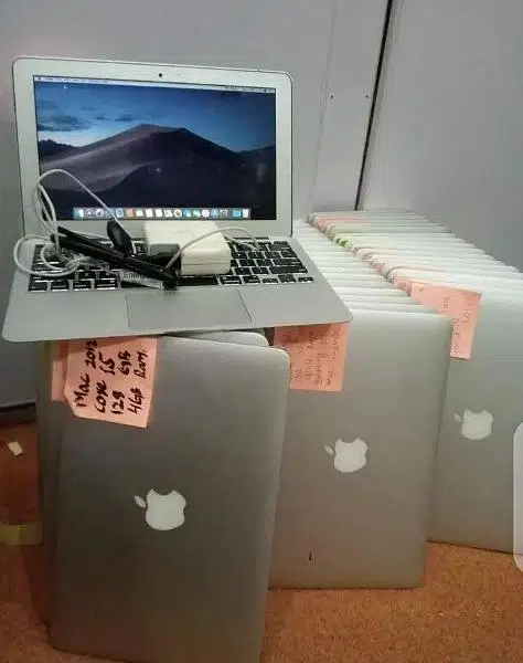 Macbook air 2013 in very lush condition II Fresh Stock Ii