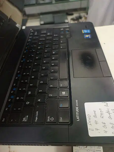core i5 4 generation 8 GB ram 256 ssd with original charger