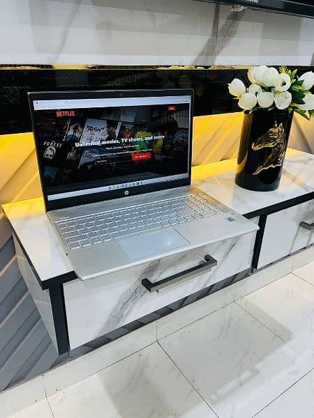 Dell laptop core i7 SSD Hard disk 10/10 Nice Match Box hp i5