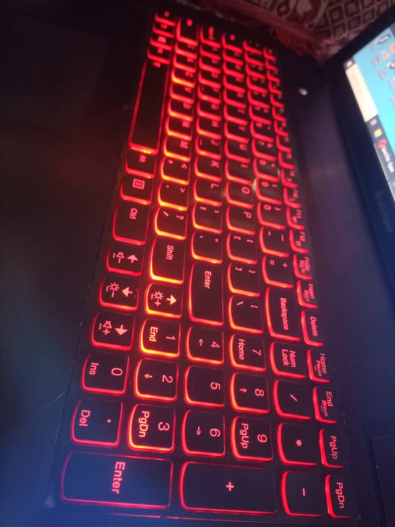 Lenovo Y500 Gaming laptop with 2gb nvidia gtx 750m graphics ! i7 3rd