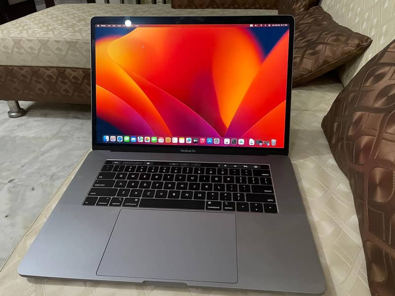 MacBook Pro (15-inch, 2018-19) Core i9, 32GB RAM, 500GB SSD - 9.5/10