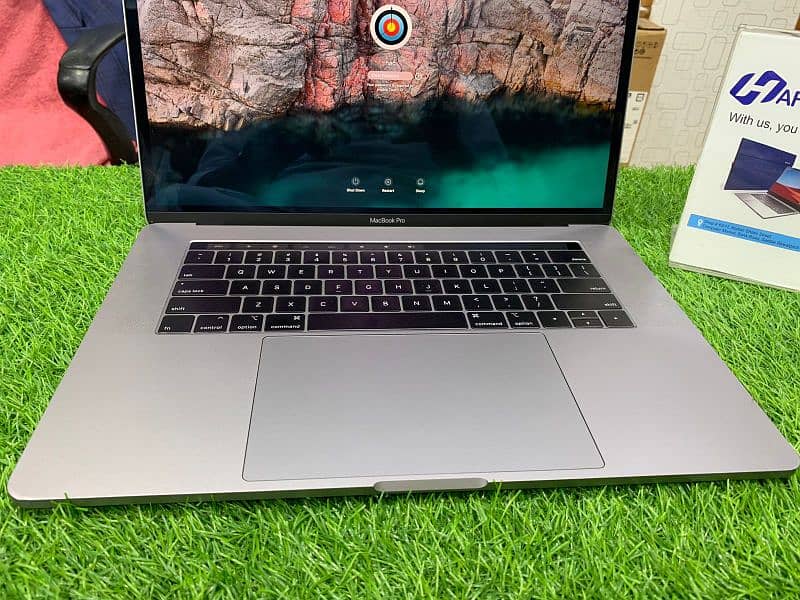 MacBook pro 2019 Core i9 for sale me no repair