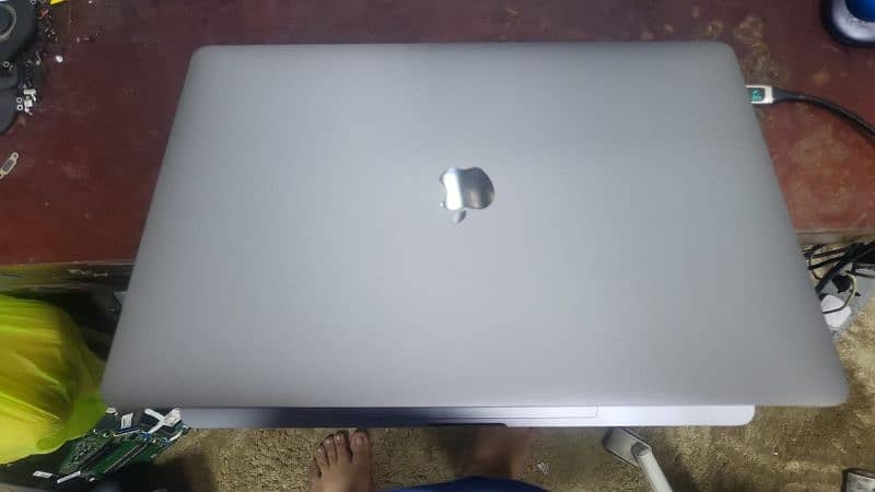 Apple MacBook Pro 13 2019  i7 16gb ram 1tb ssd original charger