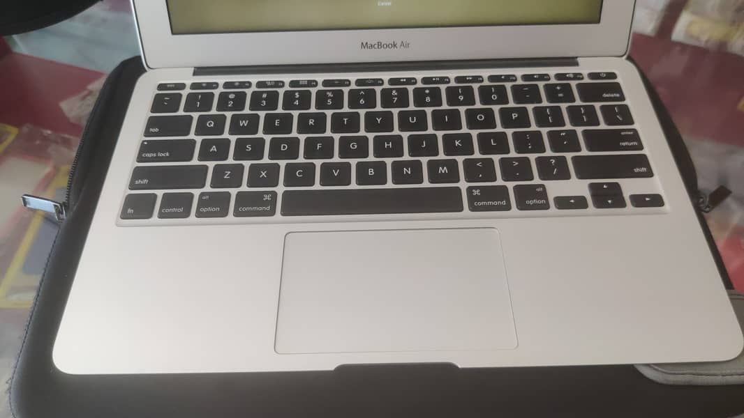 Macbook Air 11 inch 2014 4 g. b 256ssd