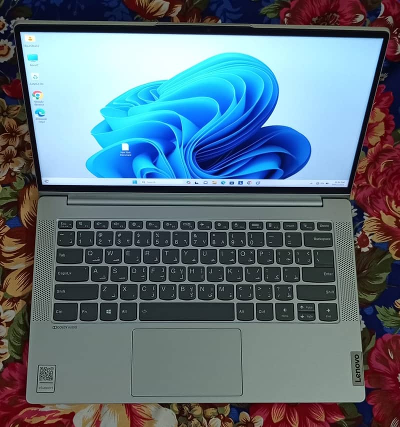 LENOVO Snapdragon8C=Core i7 11thGEN Adreno675 (8GB/256GB) 14