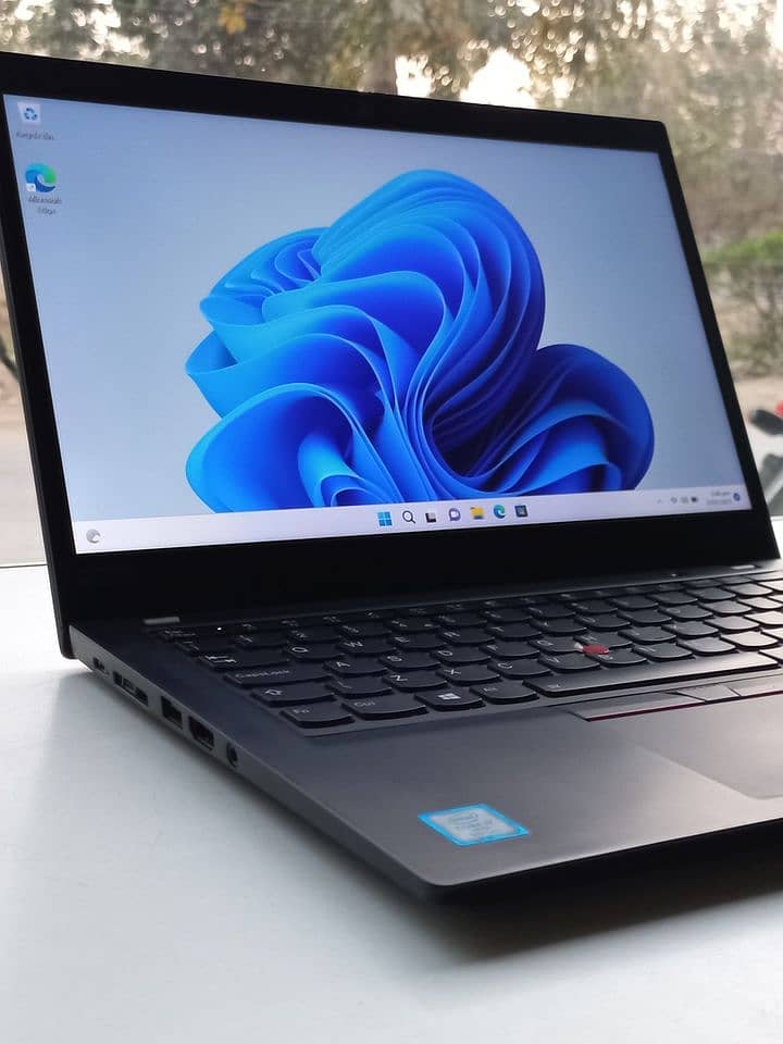 lenovo x390 core i7 8th gen 16gb ram 256gb ssd touch scren narow bezel
