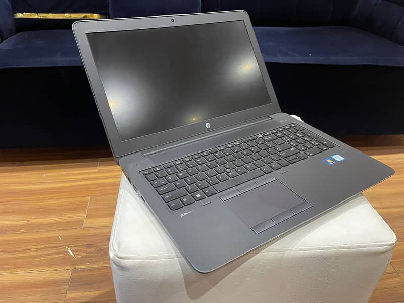 Hp Zbook 15 G3 Intel Xeon E3-1545 V5 Quad Core 8 MB Cashe Ram 16 GB