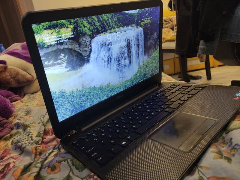 Dell Inspiron 3521