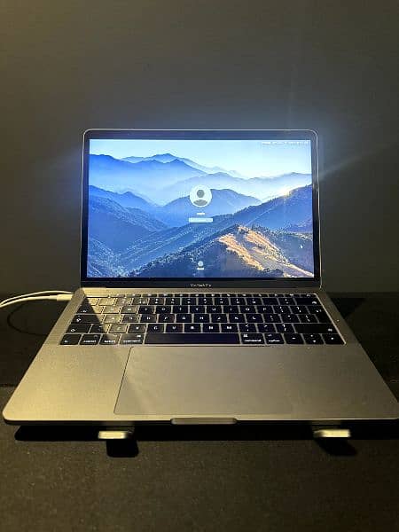 macbook pro 2017 i5 (98cycles)