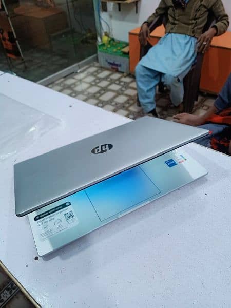 I5 12 Generationn 8gb Ram 1 TB SSD M2 with 2gb graphics