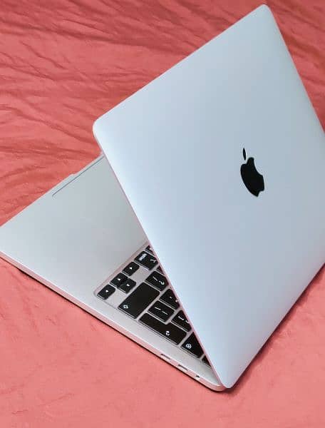 Macbook Pro (13-inch, 2020, Four Thunderbolt 3 ports) 32/512