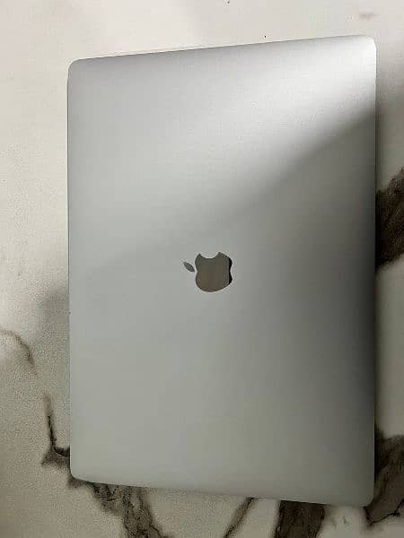 Apple MACBOOK PRO, 2018, 15inches, i7, 16gb Ram, 256HDrive